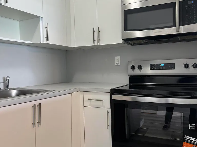 365 NE 125th St #405 — Photo 6