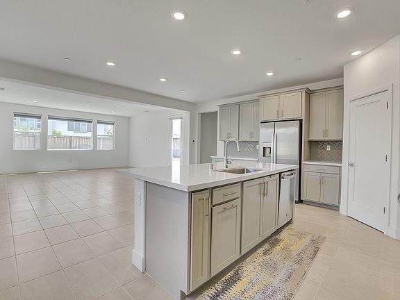 5th image of 2656 Salinger Ave