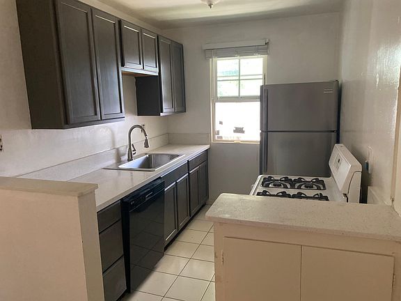 4th image of 1423 N Fuller Ave #6