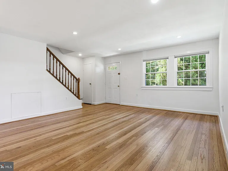 465 Hampton Ct #115 — Photo 6