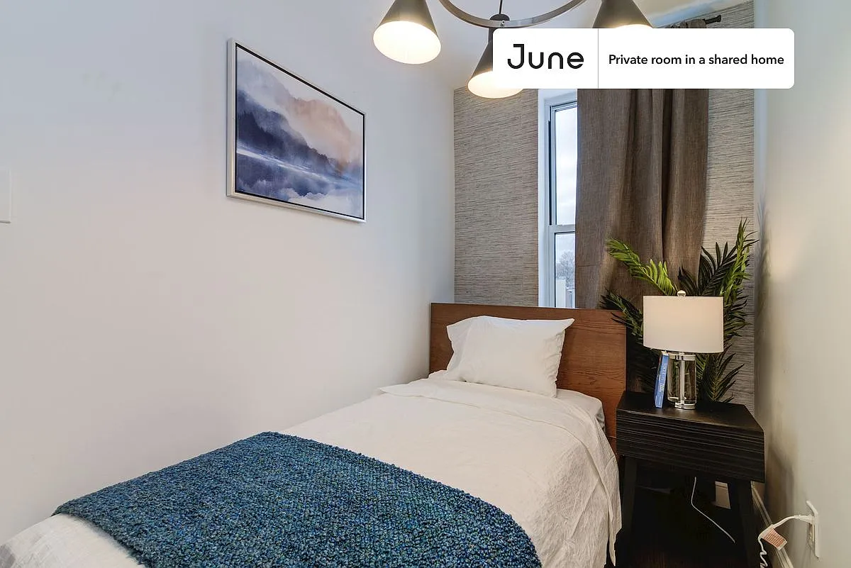 Twin bedroom in 4 bed/1 bath home in Prospect Heights #170 D — Photo 2