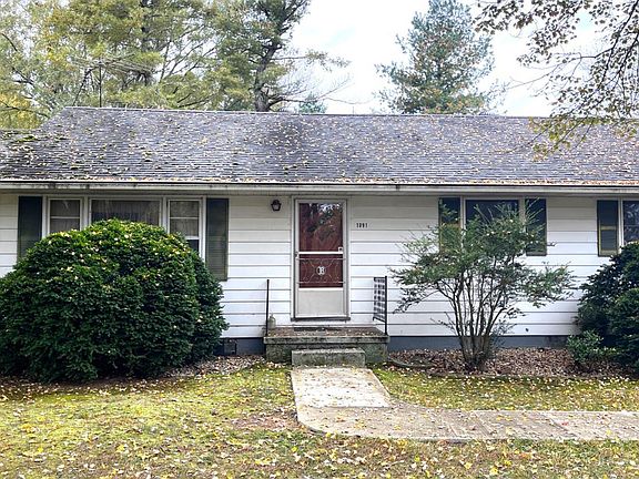 5th image of 1091 Acorn Rd