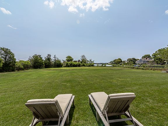 2nd image of 40 Quaquanantuck Ln