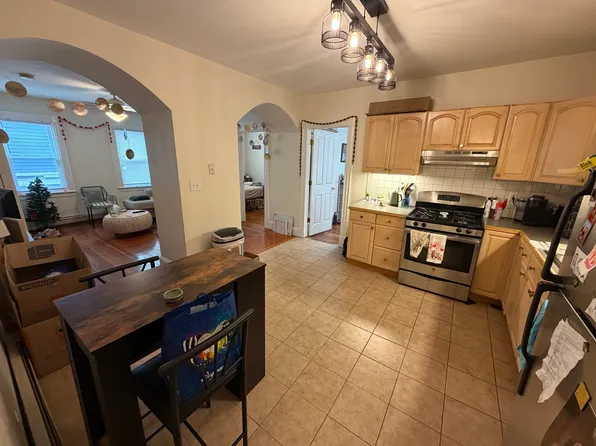70-74 Gore St #1R, Cambridge, MA 02141
