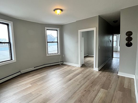 3rd image of 122 Randolph Ave APT 3L