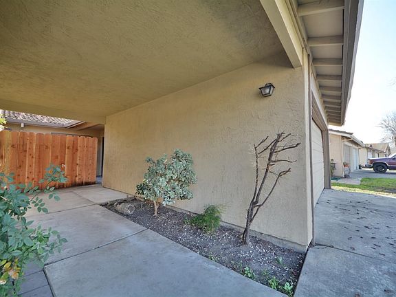 3rd image of 8812 Fox Creek Dr