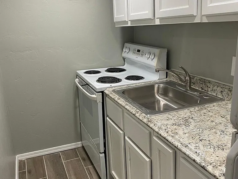 733 E McMillan Dr — Photo 7