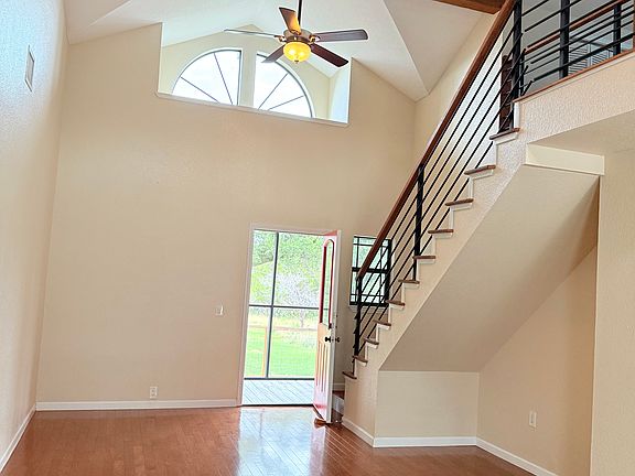 2nd image of 1701 Comfort