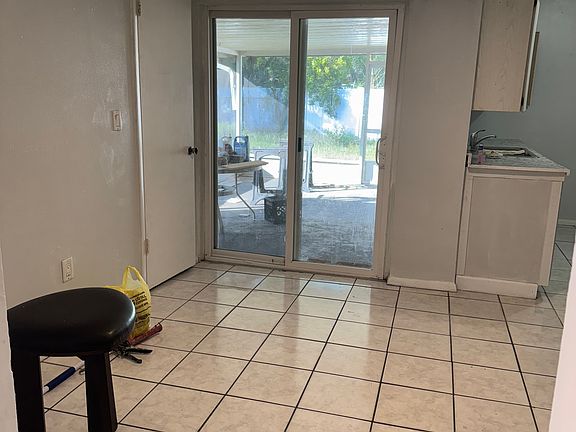 5th image of 442 Longwood Cir