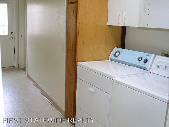 3rd image of 2377 Woodland Ave