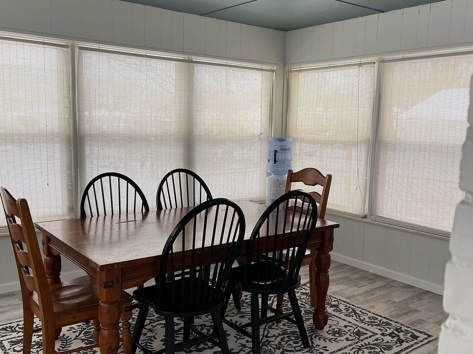 3 bed, 1100 sqft, $2,200 — Photo 4