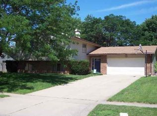 1213 Kim Dr, Bloomington, IL 61704