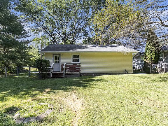 4th image of 146 Aloha Ave