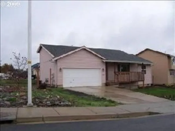 106 SE Lebleu Ln, Winston, OR 97496