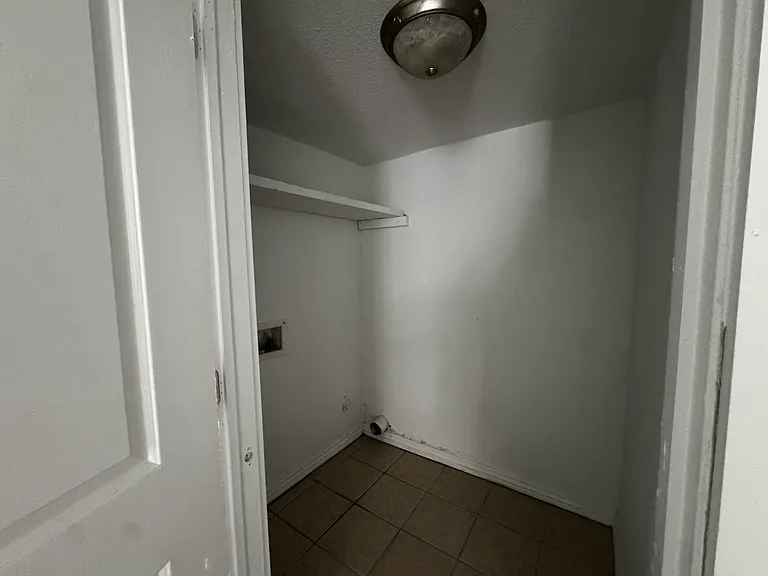 409 E Redwood St — Photo 11