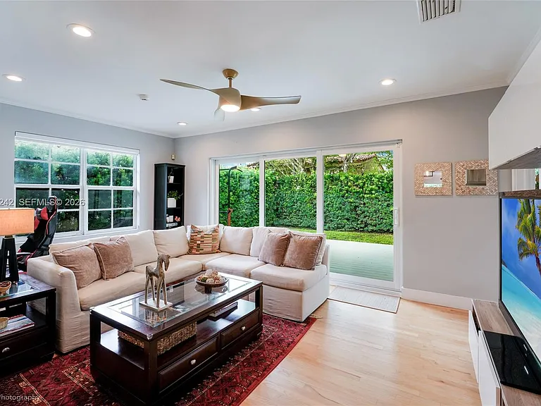 1556 Catalonia Ave — Photo 20