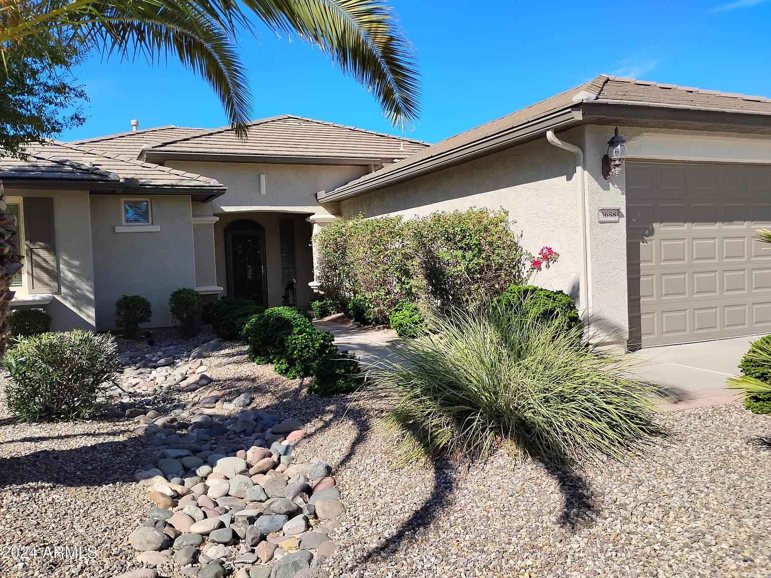 2 bed, 2.0 bath, 1817 sqft, $3,000 — Photo 2