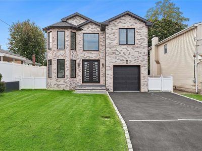 139 Hughes Place, Albertson, NY, 11507