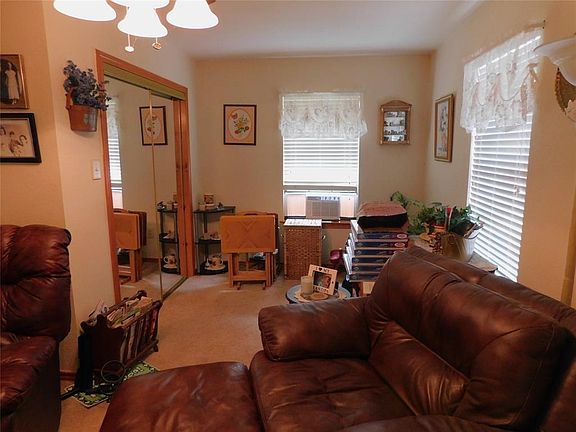 3rd image of 285 Chippewa Dr
