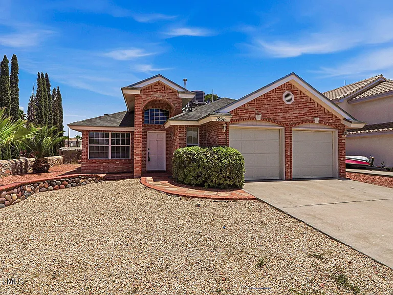 1936 Desert Sun Dr — Photo 2