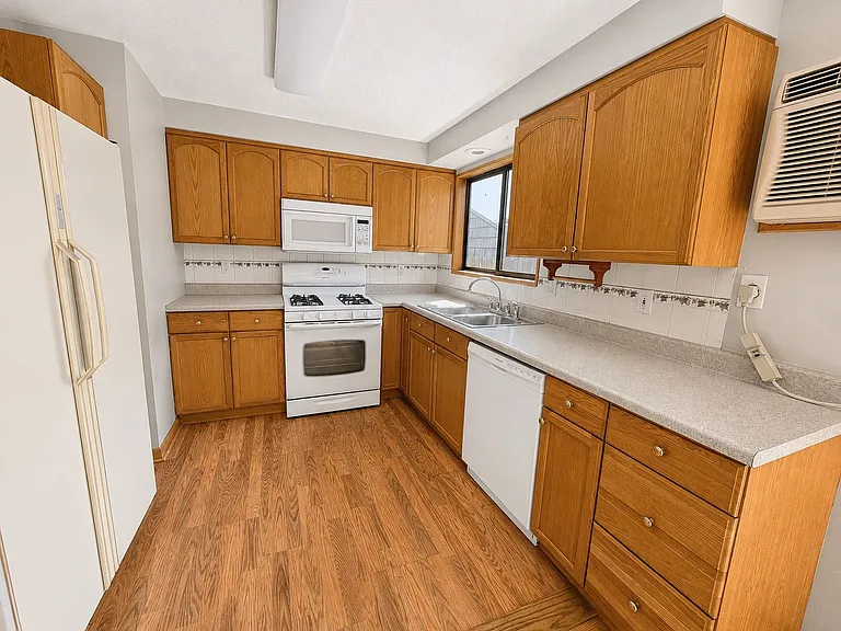 Pardee Duplex (A & B) — Photo 25