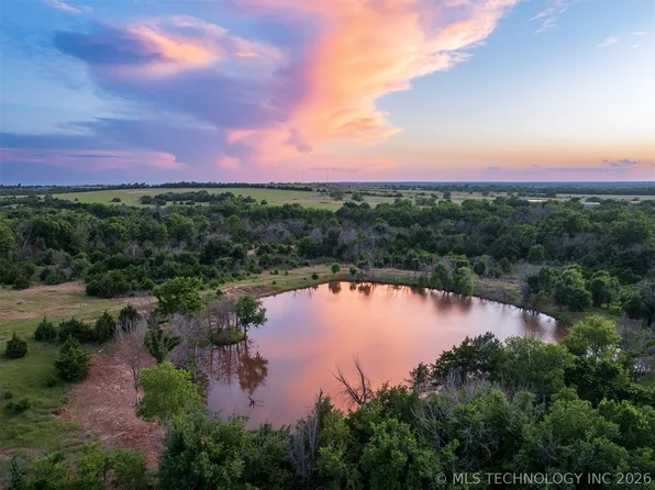 2 E Lone Chimney Rd, Glencoe, OK 74032