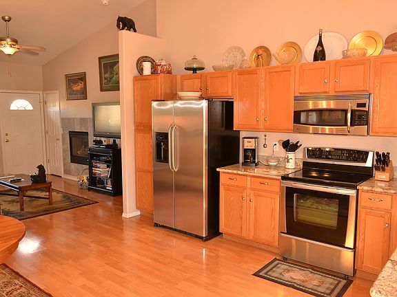 Open concept kitchen & livin