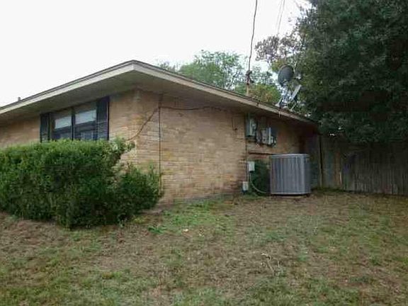3rd image of 1405 Cedar Dr