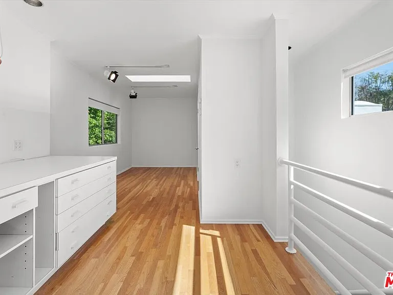 4031 Hollyline Ave — Photo 22