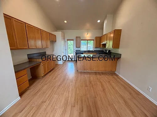 2 Bedroom Duplex in North Eugene Photo 1 2 Bedroom Duplex in North Eugene Photo 1