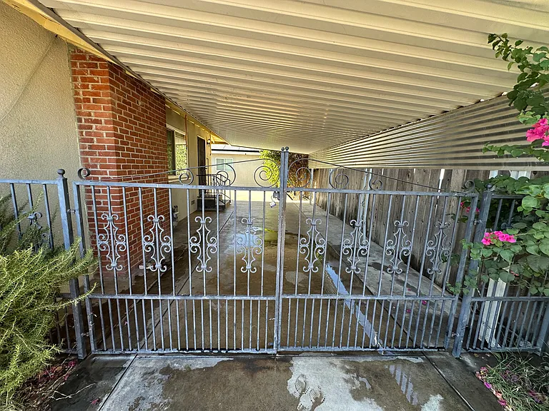 1314 W Weldon Ave #A — Photo 5