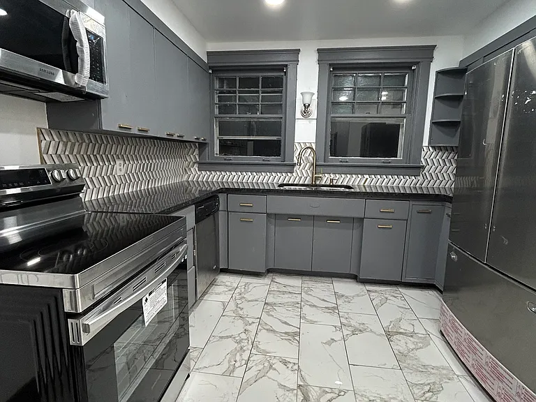 142 Oak St #R — Photo 12