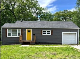 8604 Greenwood Rd, Raytown, MO 64138