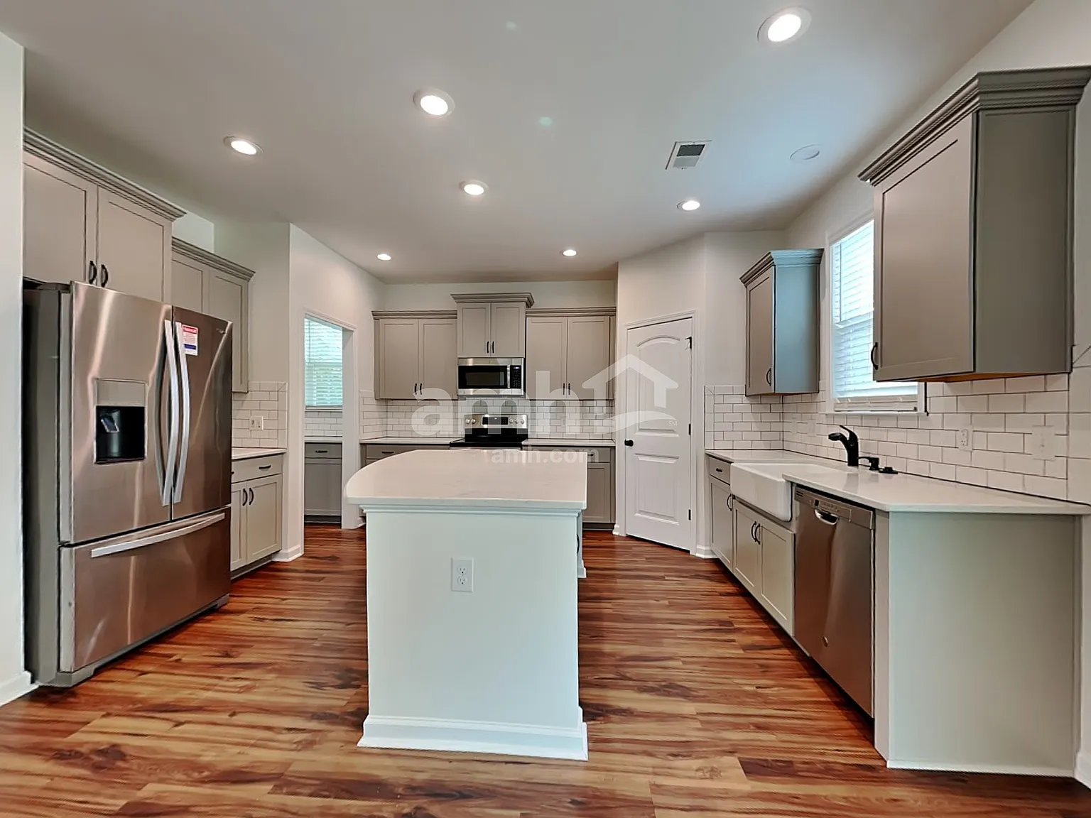3 bed, 2.5 bath, 2634 sqft, $2,840 — Photo 3