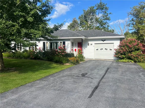 35 Grove St, Adams, NY 13605