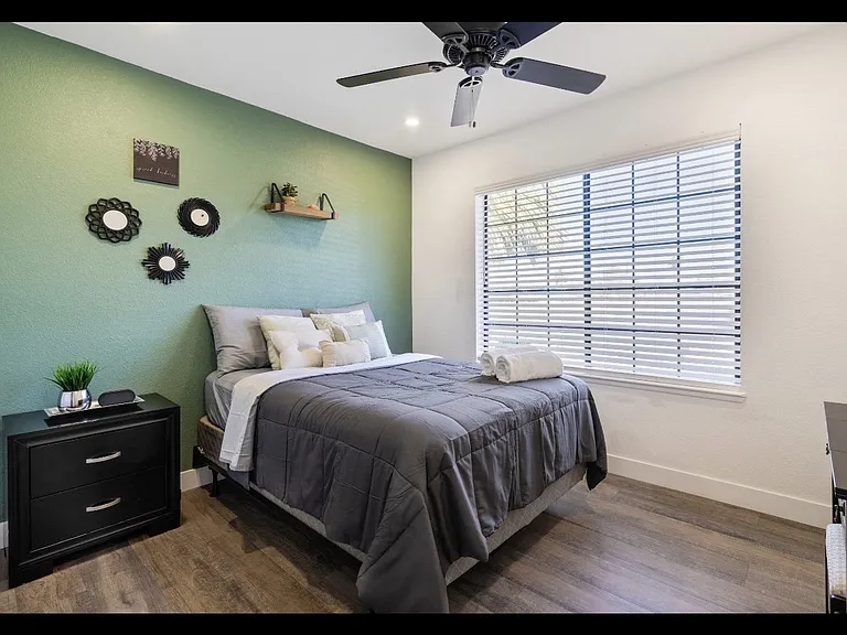 712 Glen Abbey Cir — Photo 19