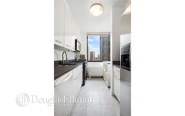 Rented by Douglas Elliman | media 15