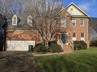 102 Greenhaven Ln, Cary, NC 27518