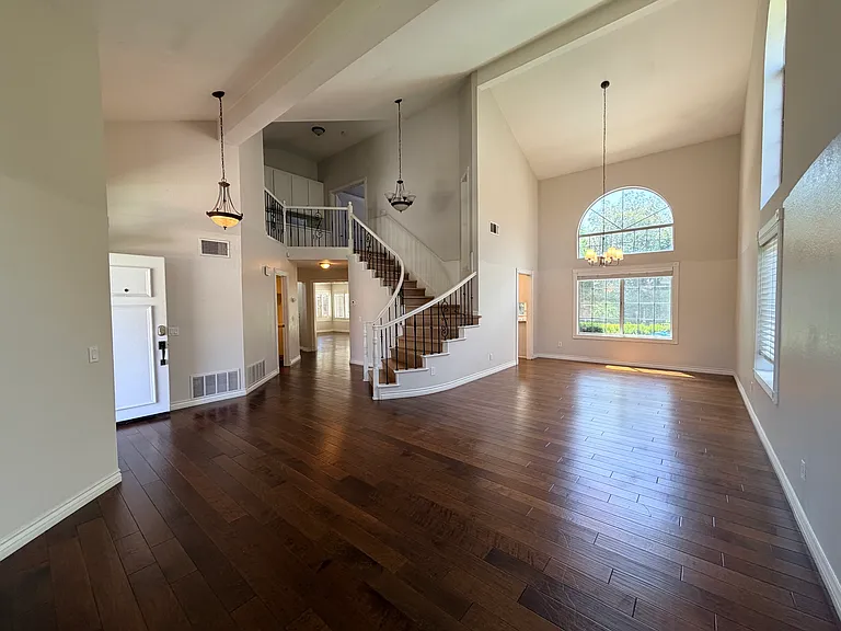 5525 Green Hollow Ln — Photo 5