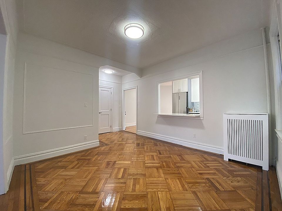 1st image of 2455 Crescent St #1