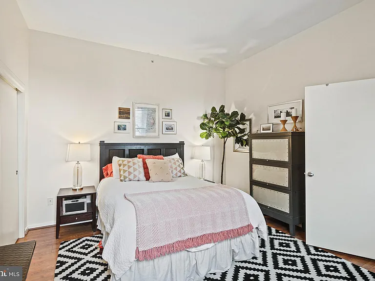 1211 Light St #308 — Photo 5