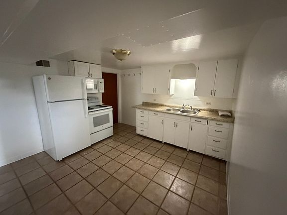 3rd image of 390 E Jefferson Dr