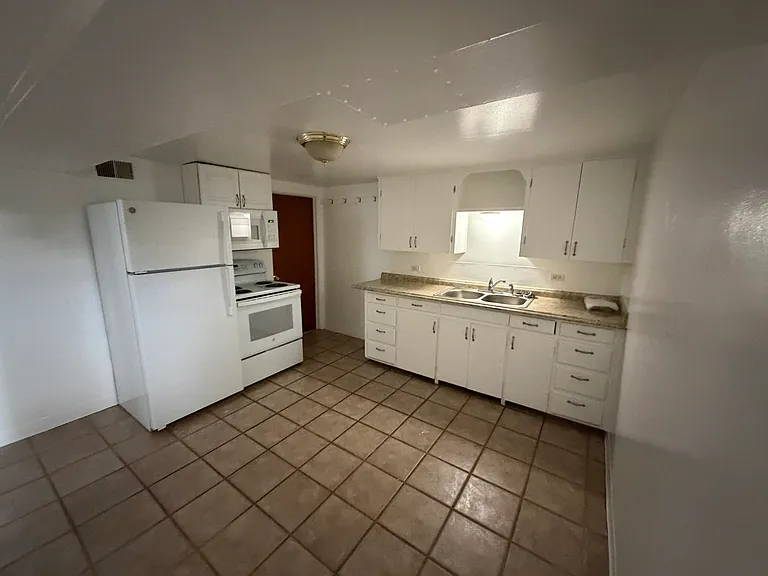 390 E Jefferson Dr — Photo 3