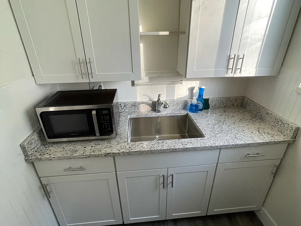 1210 Irving Ave #2