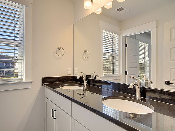 5th image of 5112 Park Creek Ave