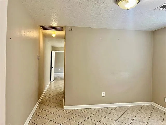 914 Compromise St — Photo 5