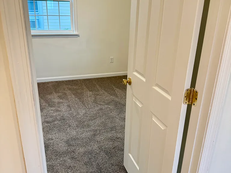 102 E Wallace Ave — Photo 9