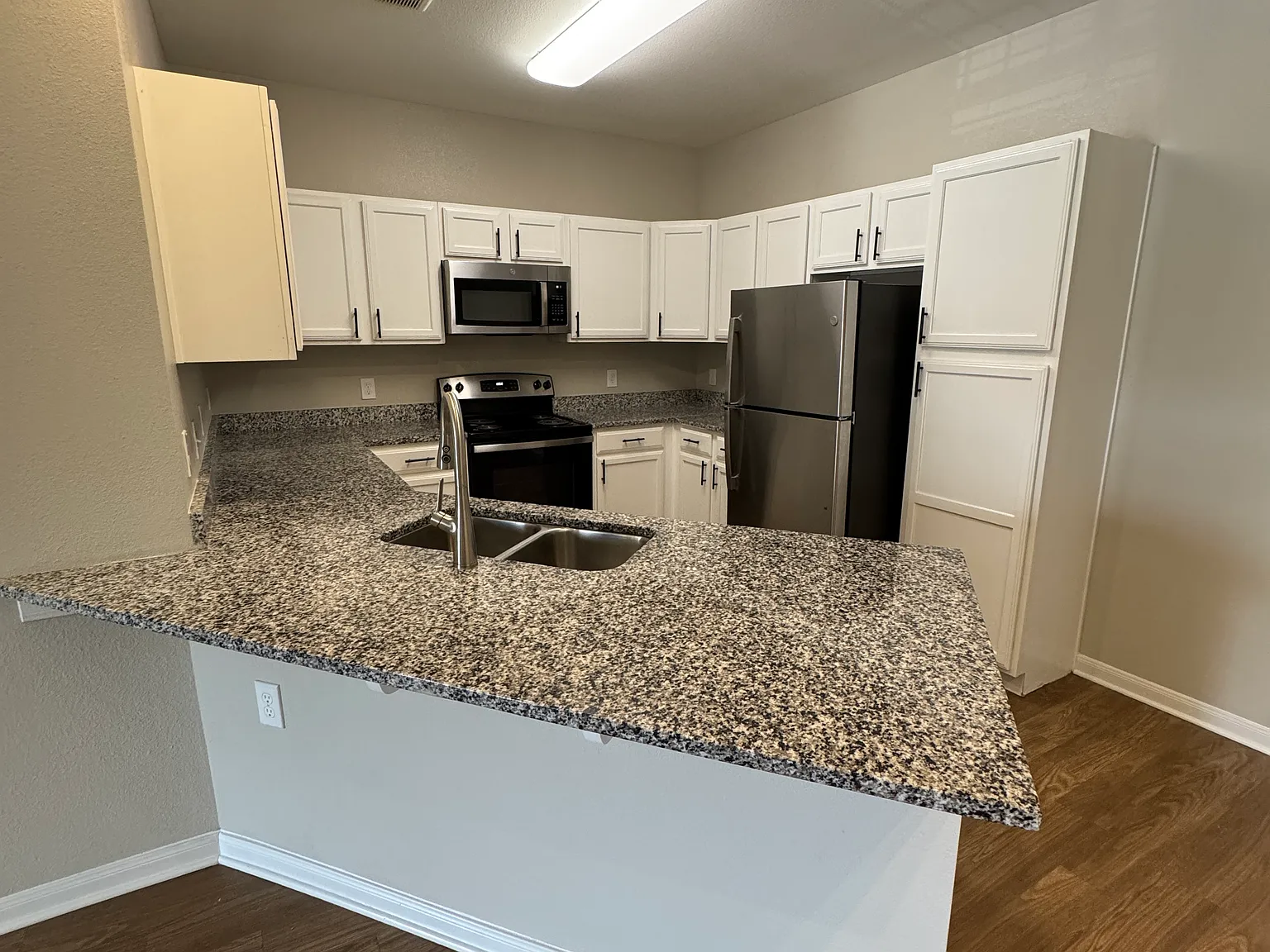 3 bed, 1312 sqft, $1,599 — Photo 3