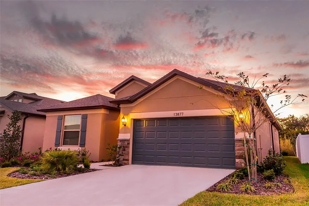 3 bed, 2.0 bath, 2000 sqft, $2,795 — Photo 2