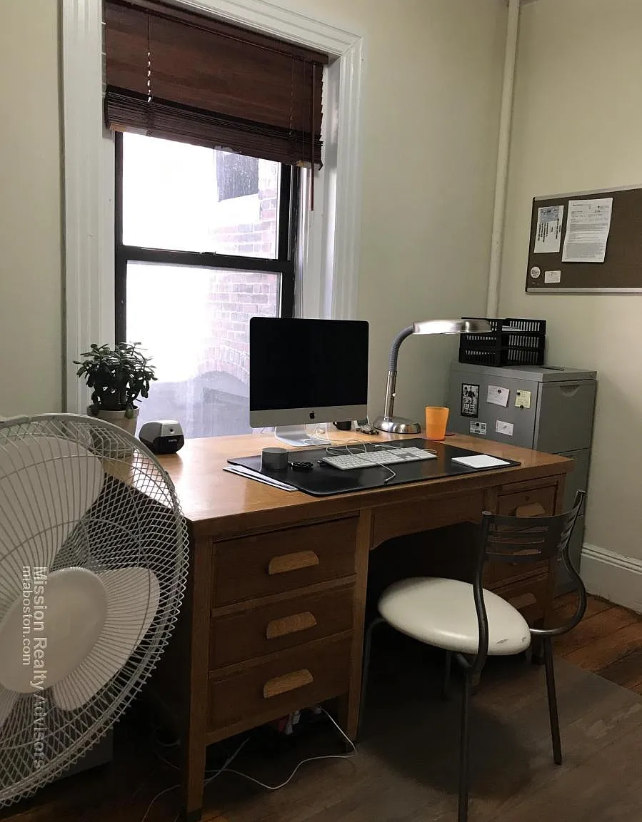 1 bed, 975 sqft, $2,350 — Photo 2